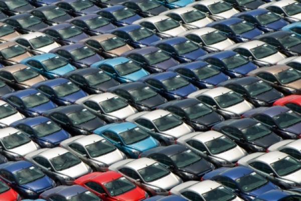 El automóvil guarda cautela con las fusiones en plena crisis del sector