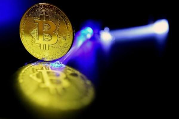 Bitcoin Above $8,000; Facebook Opens Crypto Company in Switzerland