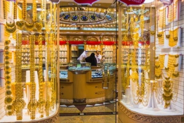 Gold Falls, Copper Rises as Risk Appetite Builds