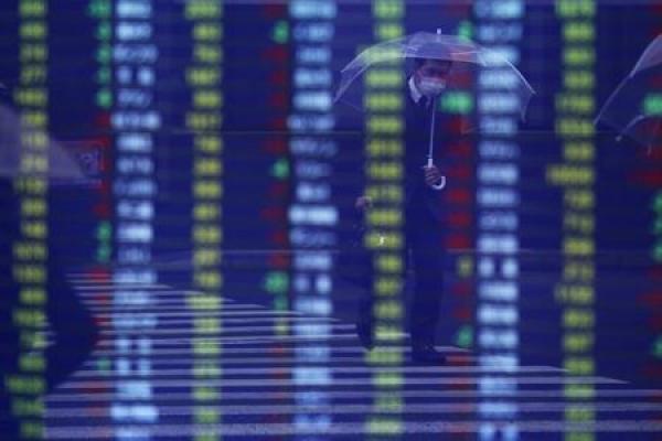Asian Stocks Mixed; Chinese Equities Advance on Positive January Trade Data
