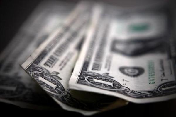 Dollaro invariato, attesi verbali del vertice della Fed