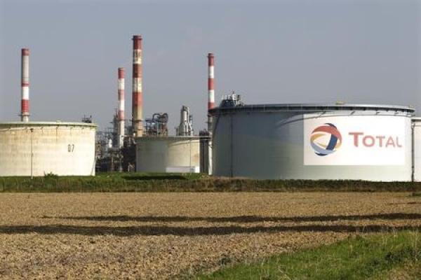 StockBeat: Oil&amp;Gas Stocks Take Another Dive After IEA Report