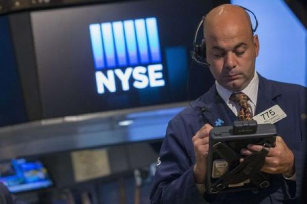Dow Makes Late-Dash Higher as Wave of Tech Buying Continues