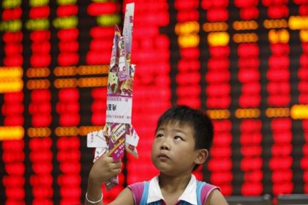 Asian Stocks Trade Lower After Powell Curb Rate-Cut Enthusiasm