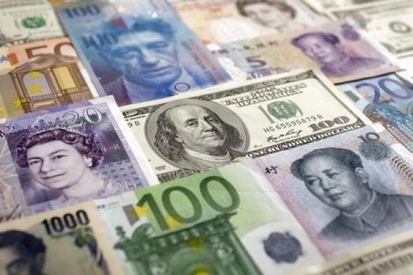 Dollar Finds Footing as Sterling Slumps Ahead of Fresh Brexit Vote