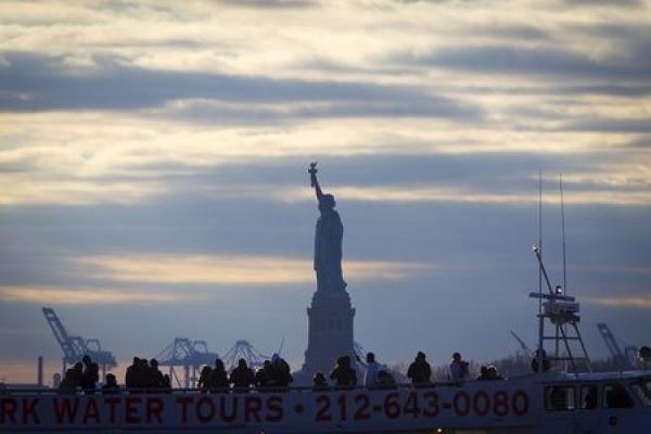 Economia Usa rallenta ma migliore del previsto. L’occupazione sorprende