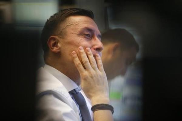El  se desploma un 3% en una jornada negativa general para el mercado