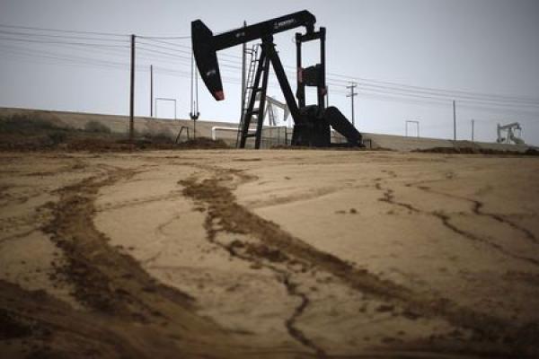 Crude Oil Drifts Lower as Market Ponders Pickup in Shale Activity