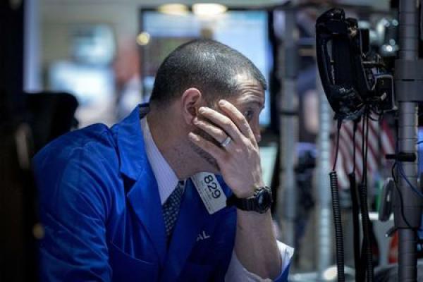 Nasdaq Snaps Eight-Day Winning  Streak on Rising Covid-19 Cases