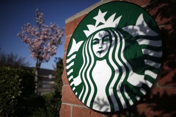 Facebook e Starbucks su nei premarket; tonfo di Blackberry