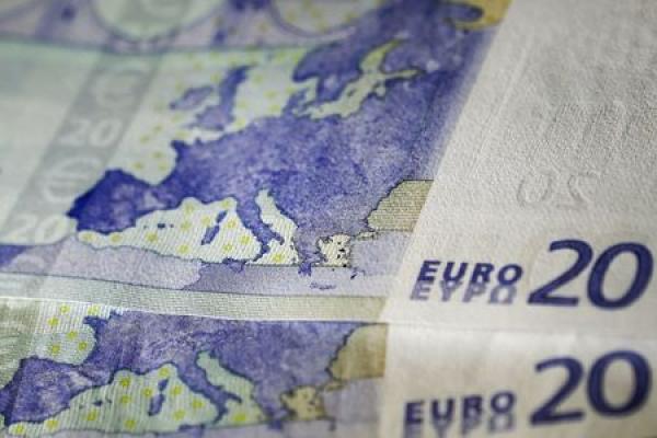 Euro Buoyed by German Data, Recovery Plan