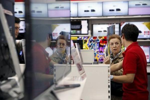 Wydatki osobiste w USA spadły po raz pierwszy od 2 lat