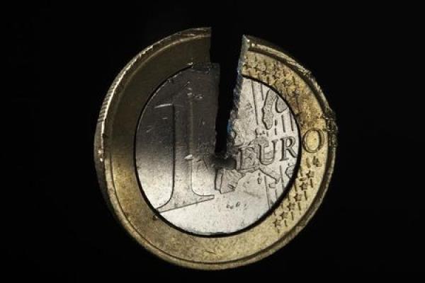 Euro invariato, i mercati attendono segnali di stabilizzazione degli indici PMI