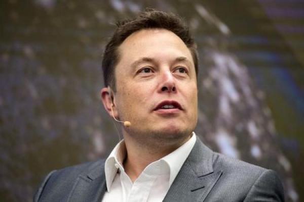 Elon Musk più ricco di Warren Buffett dopo il nuovo record di Tesla