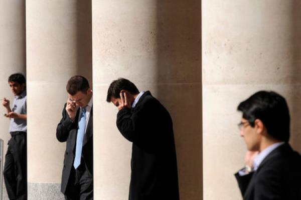 Los índices de Reino Unido cierran a la baja; el Investing.com Reino Unido 100 cae un 0,64%
