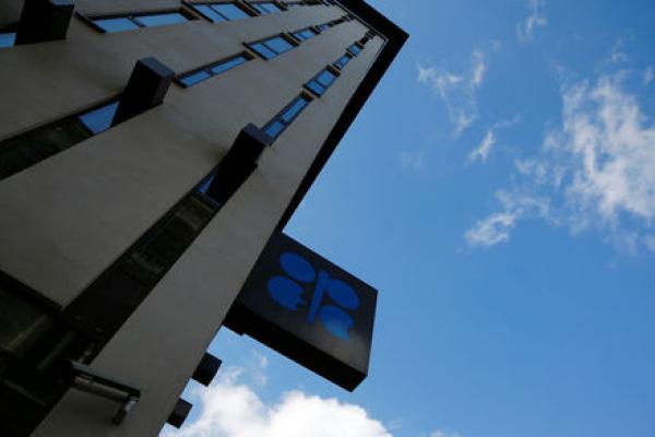 Oil Prices Extend Gains on Output Cut Hopes, Declining Inventories