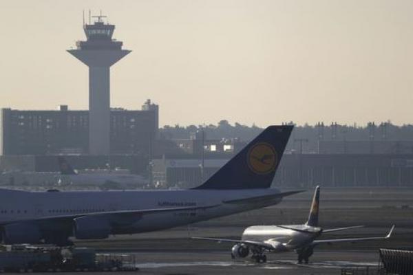 StockBeat: Airlines Suffer as Oil Spikes in Response to U.S. Airstrike