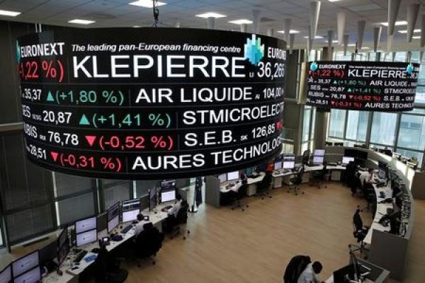 Le CAC 40 tente de regagner les 5000 points au début d’une semaine à haut risque