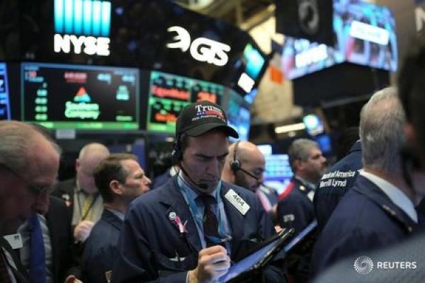 Stocks - Wall Street Drifts Higher Ahead of Fed Minutes