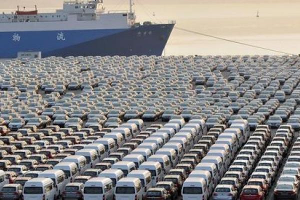 Cina: dati doganali buoni a giugno ma sale surplus commerciale con USA