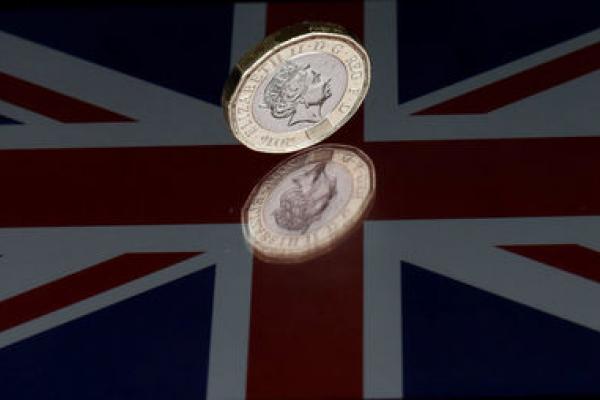 Pound Falls on Report of New Brexit Deadline; Johnson, Trump Talk