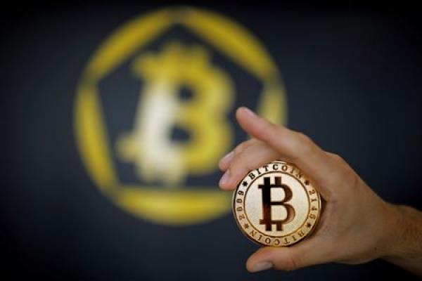 Bitcoin sprinta e  del 10%