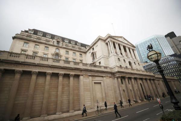 El Banco de Inglaterra anuncia un recorte de tipos, hasta el 0,25%