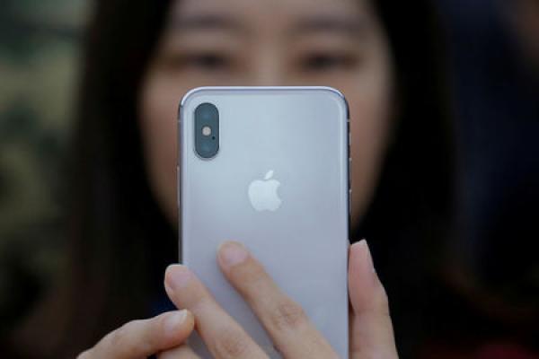 Apple attacca Trump sui dazi e valuta abbandono produzione in Cina