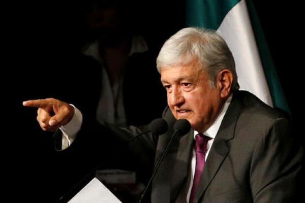 Presidente de México anticipa nuevas renuncias; dice "peso es fortachón"