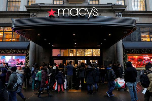 Stocks - Tiffany&amp;Co, Fiat, Apple Rise Premarket; Macy’s Falls