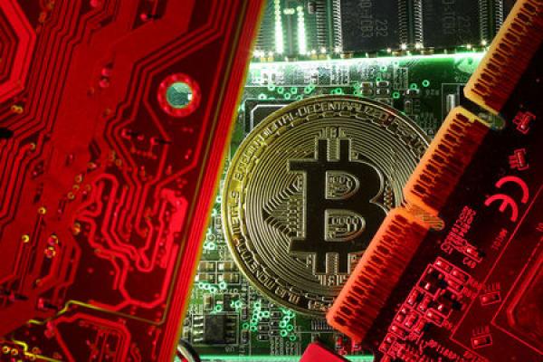 Il Bitcoin scende sotto quota 6.199,3, in calo del 4%