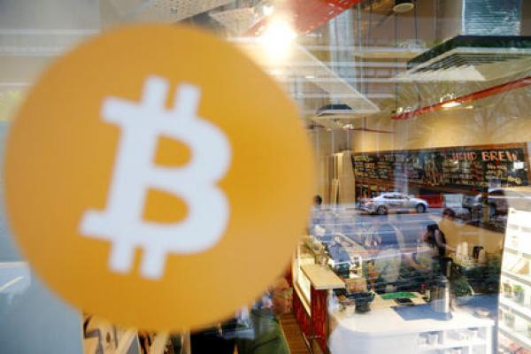 Bitcoin springt vor Halving über 8.000 Dollar-Marke