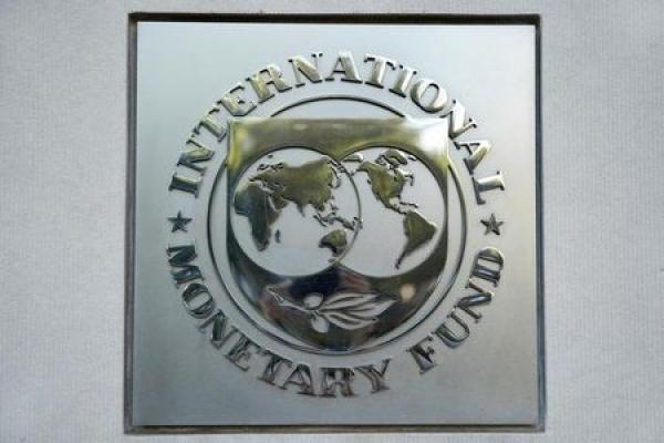 Gold Edges Higher After IMF Shaves World Growth Forecast