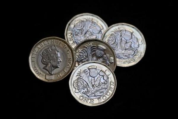 Forex: Pfund-Sterling erholt sich leicht - Yuan nach China-Daten unverändert