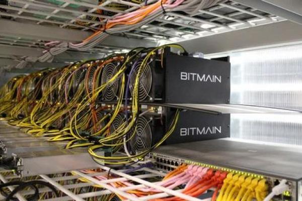 Bitcoin Holds Steady as Attention Flips Back to $11,000