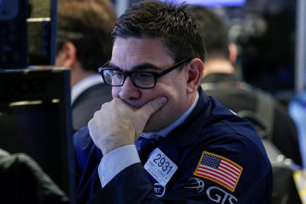 Stocks - Wall Street Presses Lower as Economic Concerns Dominate