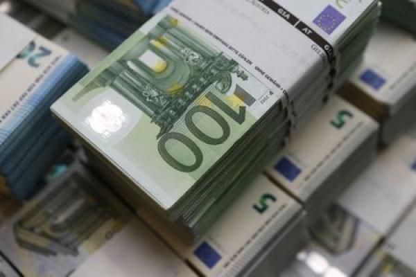 Euro stabile, la sterlina oscilla in vista del voto sulla Brexit