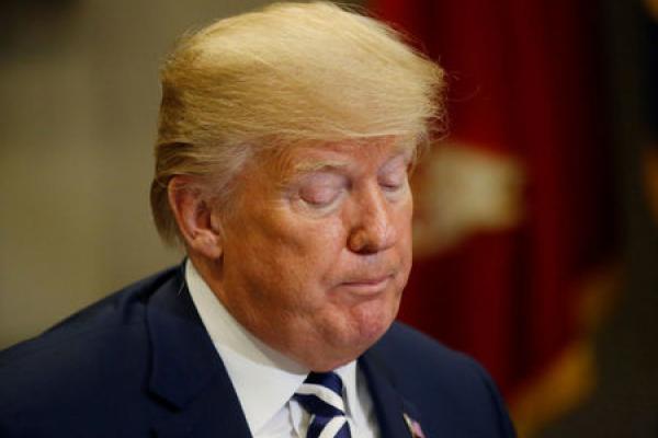 Dollar Dives as Trump Sparks Negative Interest Rate Fears