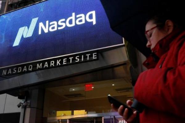 Nasdaq Tops 9,900 En Route to Record Close