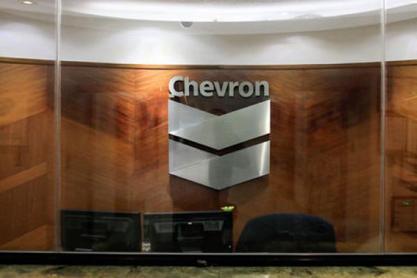 Impennata di Anadarko, tonfo di Chevron nei premarket; schizzano JP Morgan, Disney