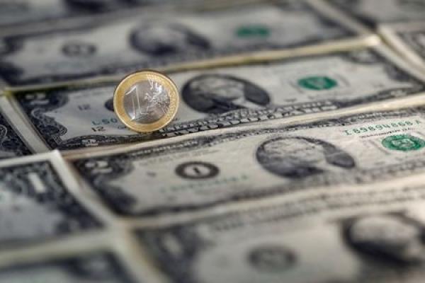 Forex: Dollar gefallen - Euro ignoriert Einbruch der deutschen Auftragseingänge