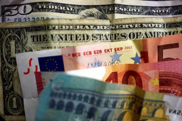 Devisen: US-Dollar tiefer - Euro vor EU-Gipfel im Aufwind