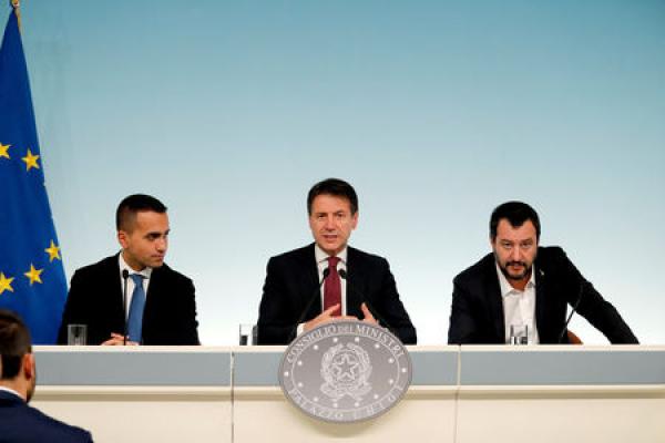 Euro Tests Lows Ahead of Expected No-Confidence Vote in Italy