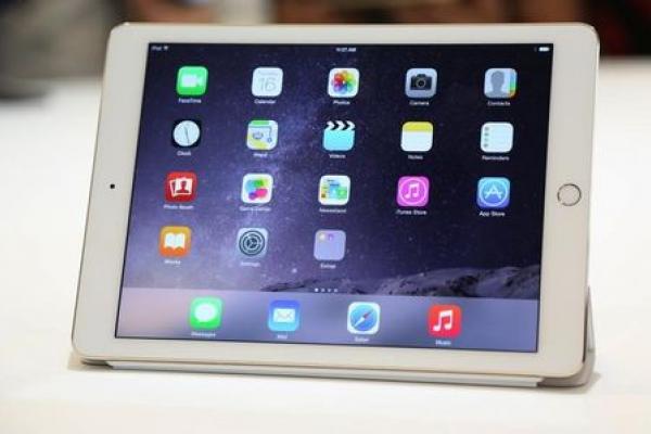 Apple Stock Falls 4%