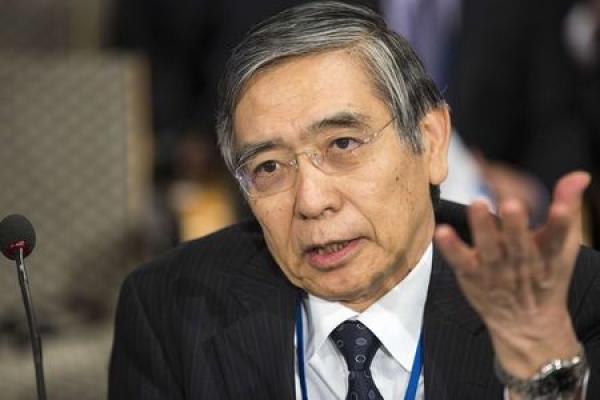 Sube el dólar; Kuroda del BoJ hace caer el yen a la espera de más datos
