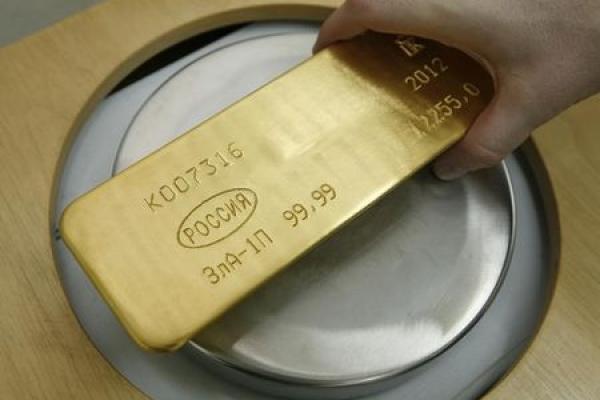 Gold Higher; Fed on Hold For Years
