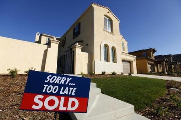 StockBeat -  KB Home Surges on Earnings Beat, Boosts Homebuilders