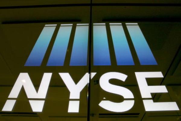 Stocks - Boeing, Walgreens Boost Dow; China Stalls Market