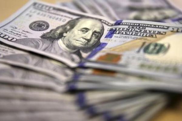 U.S. Dollar Falls as ADP Data Stokes Rate Cut Hopes