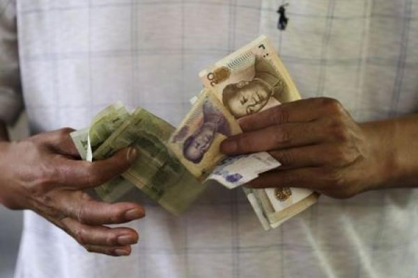 Yuan rutscht ab, trotz starker Daten aus Fabriken; US-Dollar fällt
